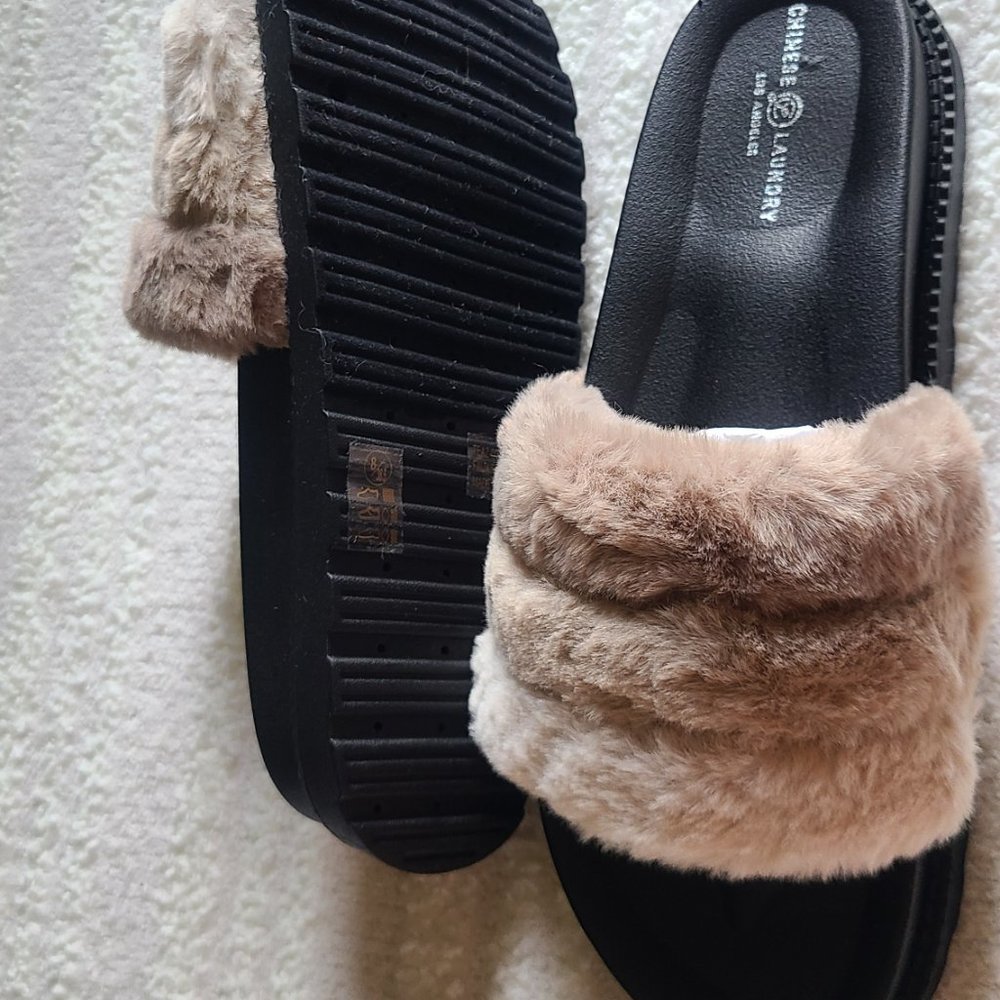 Sandals - Picture 2 of 3